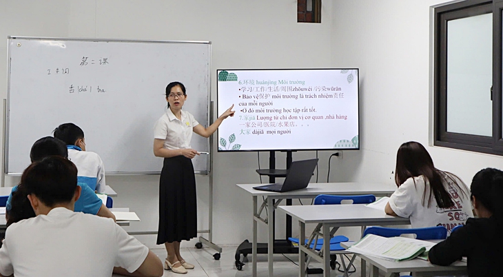 Qua thời giấu bằng cấp để làm công nhân - Ảnh 2. CÔNG NHÂN - Ảnh 2.