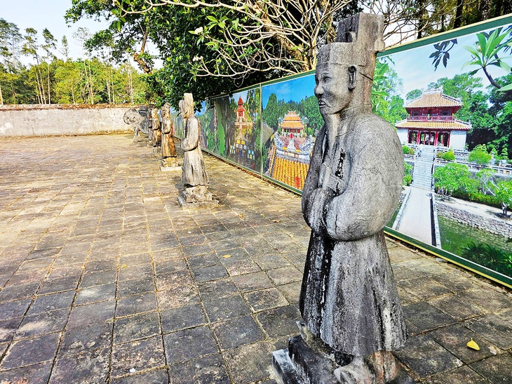 Chuyện lạ kinh thành Huế - Kỳ 6: Đá Hờn linh thiêng kỳ lạ - Ảnh 2. kinh thành huế - Ảnh 2.