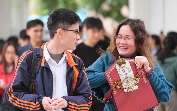 Gần 40 trường đại học công bố điểm sàn đánh giá năng lực, tư duy - Ảnh 2.