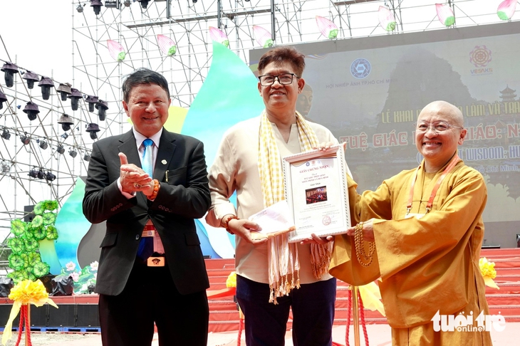 'Phật giáo trong kỷ nguyên số'' đoạt giải nhất cuộc thi ảnh về Phật giáo - Ảnh 4. Xúc động những bức ảnh 'Tuệ giác Phật giáo: Nhân phẩm và hòa bình' - Ảnh 5.