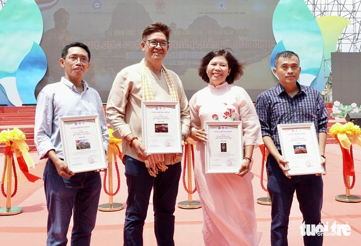 'Phật giáo trong kỷ nguyên số'' đoạt giải nhất cuộc thi ảnh về Phật giáo - Ảnh 5. Phật giáo - Ảnh 6.