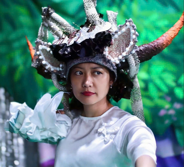 Hồng Ánh hé lộ tạo hình trong ngày xửa ngày xưa - Ảnh 1. Có mặt trong cả hai phim trăm tỉ đang càn quét rạp Việt, Tín Nguyễn chạy qua chạy lại quá trời - Ảnh 1.