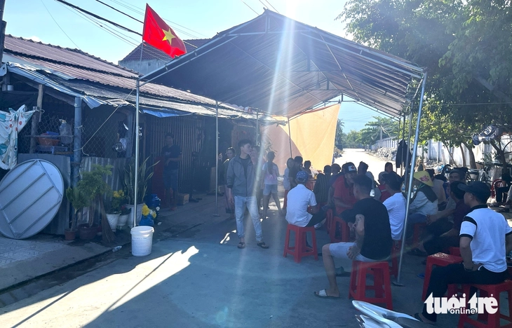 Rơi nước mắt hình ảnh giấy khen bé ngoan, bình sữa cạnh di ảnh của hai mẹ con ở Khánh Hòa - Ảnh 3. Nha Trang - Ảnh 3.