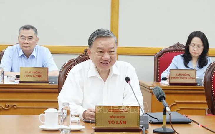 Chính phủ muốn dành thêm 54.000 tỉ đồng chi cho tinh gọn bộ máy, miễn học phí - Ảnh 2.