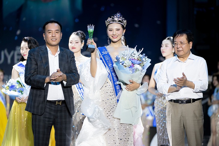 Sinh viên du lịch đăng quang Hoa hậu Biển đảo Việt Nam 2025 - Ảnh 4. Hoa hậu Biển đảo Việt Nam - Ảnh 4.