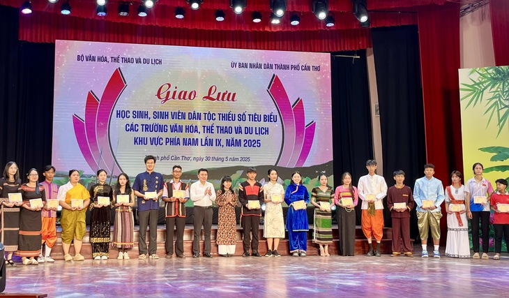 Giao lưu các bạn trẻ dân tộc thiểu số tại Cần Thơ - Ảnh 4.