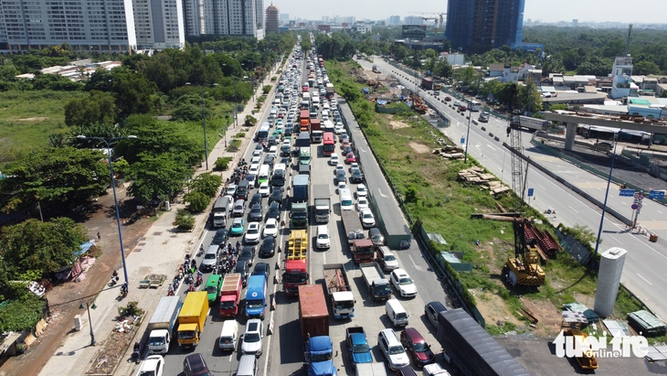 Tai nạn trên cao tốc TP.HCM - Long Thành, ùn ứ kéo dài 8km - Ảnh 5.