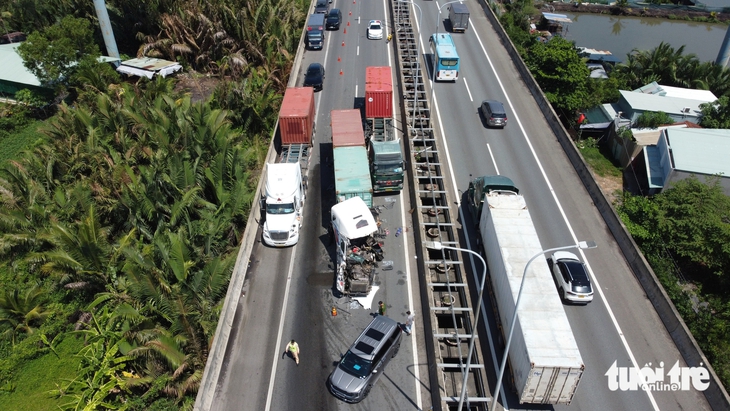 Tai nạn trên cao tốc TP.HCM - Long Thành, ùn ứ kéo dài 8km - Ảnh 6.