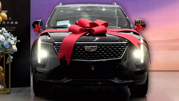 Xe sang Cadillac XT4 2025 'rẻ như cho' khi ra mắt Trung Quốc, chỉ bằng một nửa giá tại Mỹ - Ảnh 1.