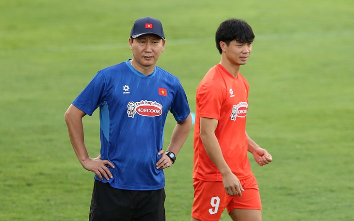 Trở ngại của HLV Kim Sang Sik - Ảnh 2.