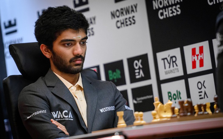 Carlsen đập bàn sau thất bại trước Gukesh - Ảnh 2.