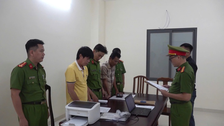 Khởi tố, bắt tạm giam 2 huấn luyện viên bóng đá Khánh Hòa - Ảnh 1. Khởi tố, bắt tạm giam 2 huấn luyện viên bóng đá Khánh Hòa - Ảnh 1.