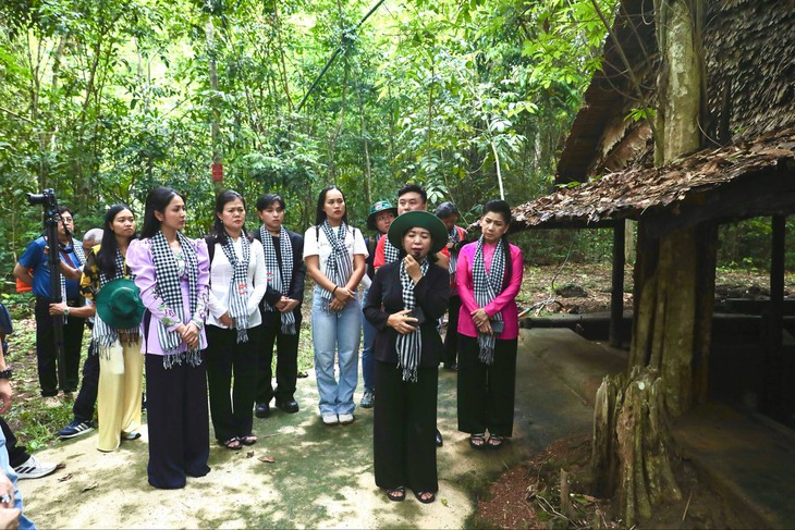 Văn nghệ sĩ - Ảnh 2.