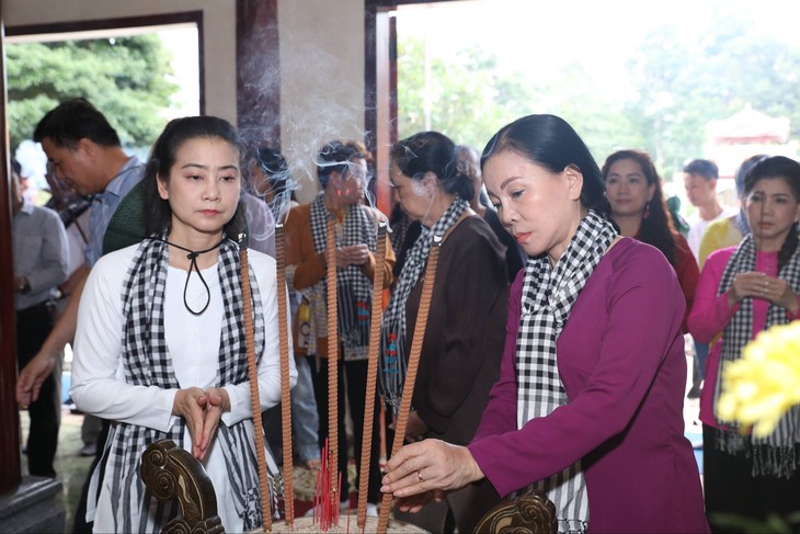 Văn nghệ sĩ - Ảnh 1.