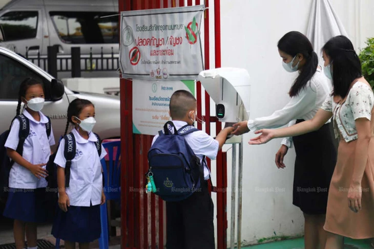 Thái Lan ghi nhận 46 ca tử vong do COVID-19, Trung Quốc, Singapore khuyến cáo đeo khẩu trang - Ảnh 1. COVID-19 - Ảnh 1.