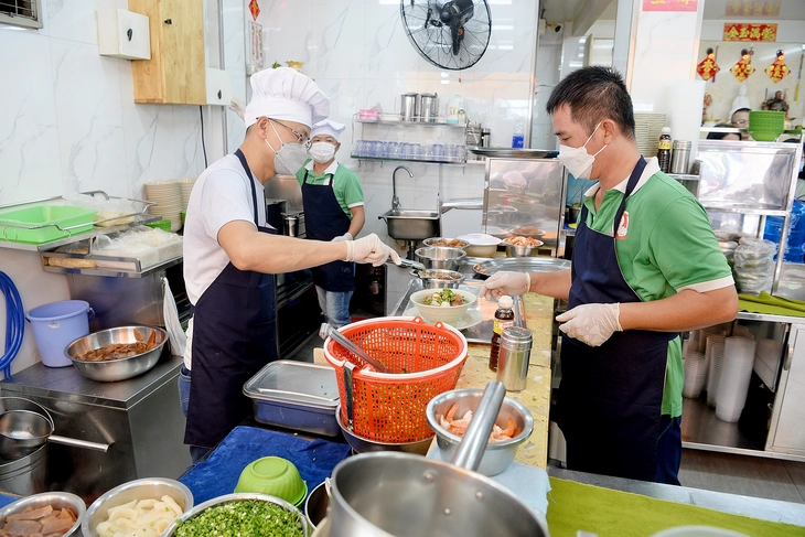 Hộ kinh doanh sắp chia tay thuế khoán: Từng bước thích ứng chính sách thuế mới - Ảnh 1. hộ kinh doanh - Ảnh 1.