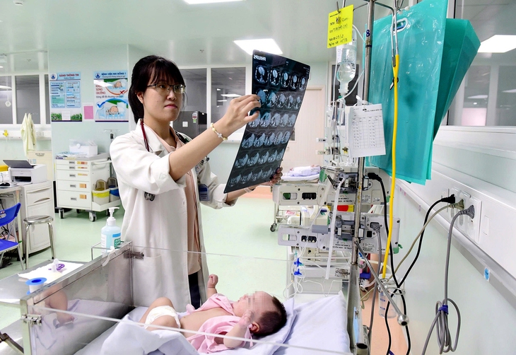 Nữ bác sĩ trẻ thích 'chinh phục' khó khăn - Ảnh 1. bác sĩ - Ảnh 1.