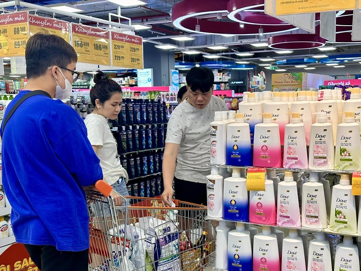 Loạt phiếu công bố mỹ phẩm tự thu hồi: Hiểu sao cho đúng? - Ảnh 1. thu hồi - Ảnh 1.