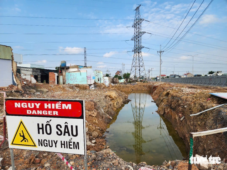 Dự án cao tốc Biên Hòa - Vũng Tàu: Hết lo mặt bằng lại lo chuyện di dời công trình điện, nước - Ảnh 3.
