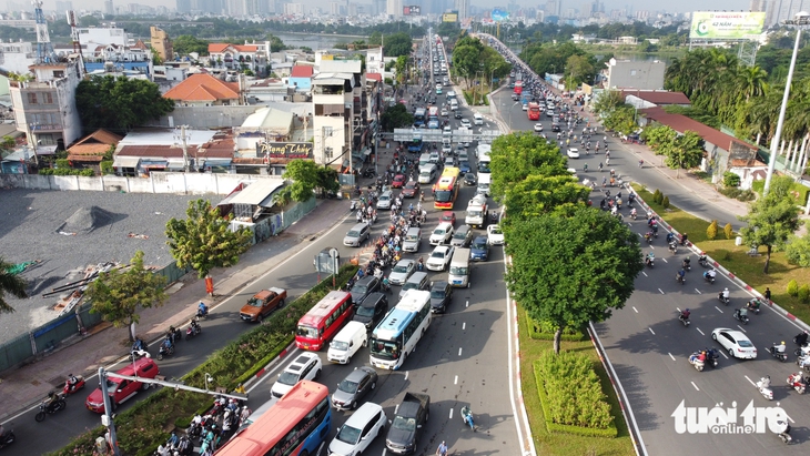 kẹt xe - Ảnh 8.