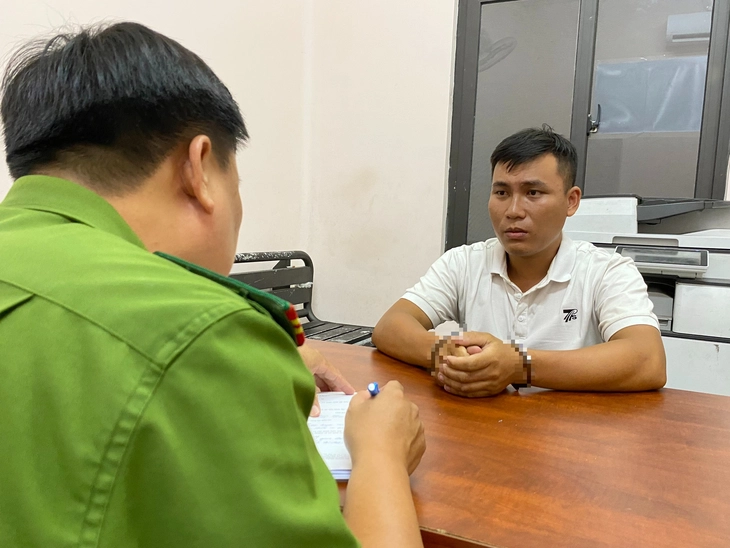Hai anh em ruột cướp tiệm vàng ở Hóc Môn khai gì? - Ảnh 3.