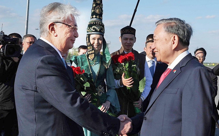 Tổng Bí thư Tô Lâm và Phu nhân có hoạt động đầu tiên tại Kazakhstan - Ảnh 4.