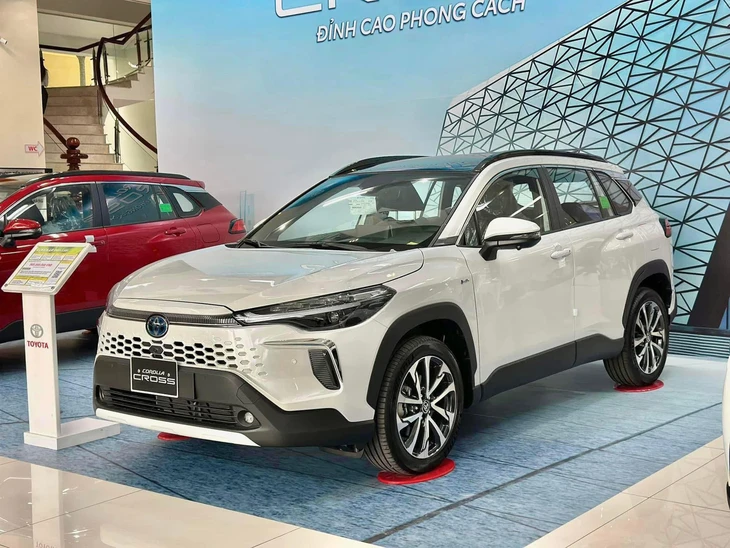 Toyota Corolla Cross giảm giá nhiều nhất 46 triệu đồng: Giá khởi điểm còn 779 triệu, càng làm khó nhóm 'đàn em' Seltos, Creta- Ảnh 2. Toyota Corolla Cross - Ảnh 1.