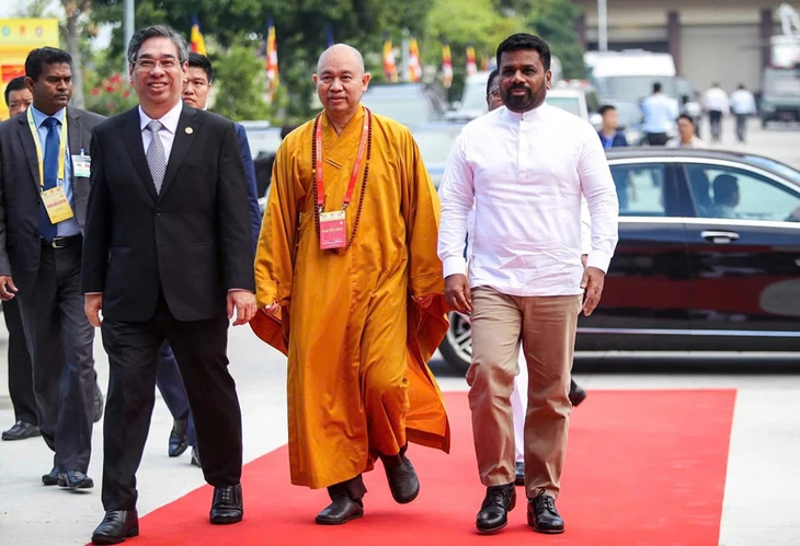 Tổng thống Sri Lanka dự Đại lễ Vesak: Việt Nam là quốc gia dũng cảm vươn lên nhờ tư tưởng bình đẳng - Ảnh 2.