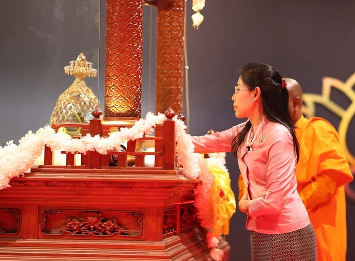 Chủ tịch nước Lương Cường chiêm bái xá lợi Đức Phật - Ảnh 4. Chủ tịch nước Lương Cường đến chùa Thanh Tâm chiêm bái xá lợi Đức Phật - Ảnh 5.