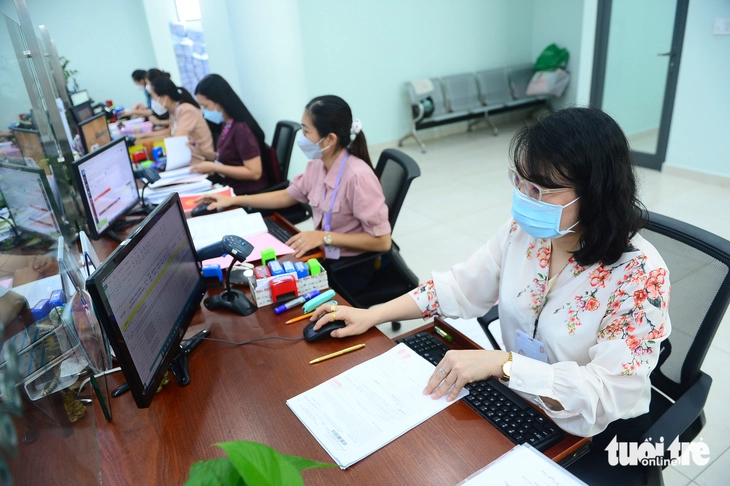 Bỏ cấp huyện: Viên chức trong đơn vị sự nghiệp công lập có được hưởng chế độ nghỉ hưu trước tuổi? - Ảnh 1. Bỏ cấp huyện: Viên chức trong đơn vị sự nghiệp công lập có được hưởng chế độ nghỉ hưu trước tuổi? - Ảnh 1.
