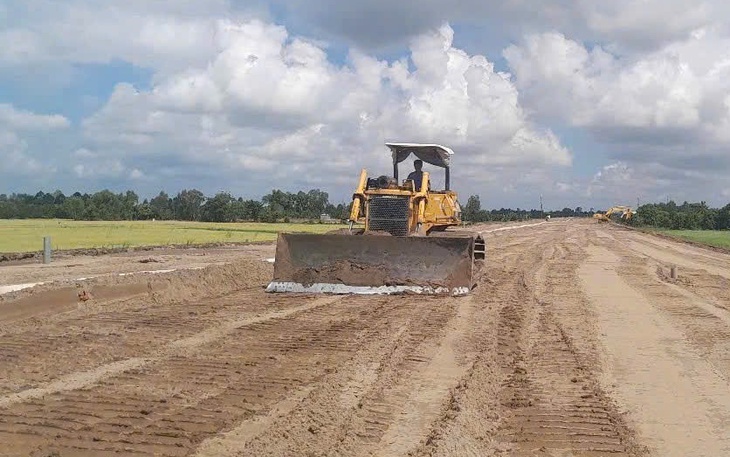 Tài xế xe tải vượt ẩu gây tai nạn liên hoàn trên cao tốc La Sơn – Túy Loan - Ảnh 3.