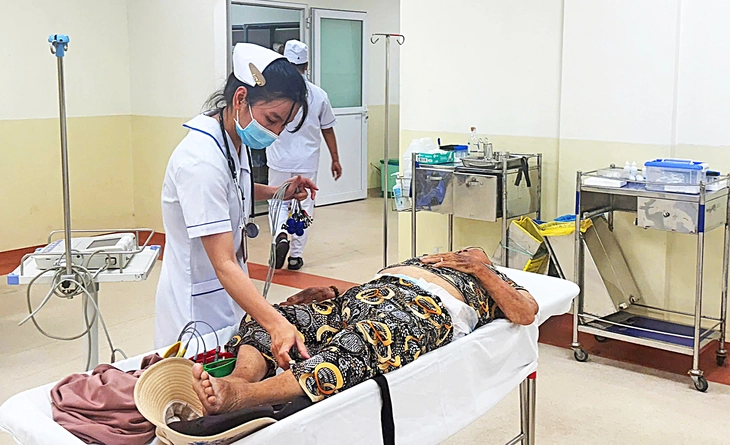 Tạm ứng khi cấp cứu: Không để bệnh viện lăn tăn 'thủ tục đầu tiên' - Ảnh 2. Tạm ứng khi cấp cứu: Không để bệnh viện lăn tăn 'thủ tục đầu tiên' - Ảnh 2.