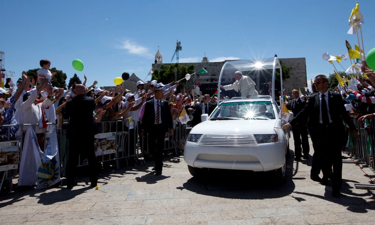Chiếc xe 'popemobile' của Đức Giáo hoàng Francis sẽ trở thành phòng khám di động cho trẻ em Gaza - Ảnh 2.