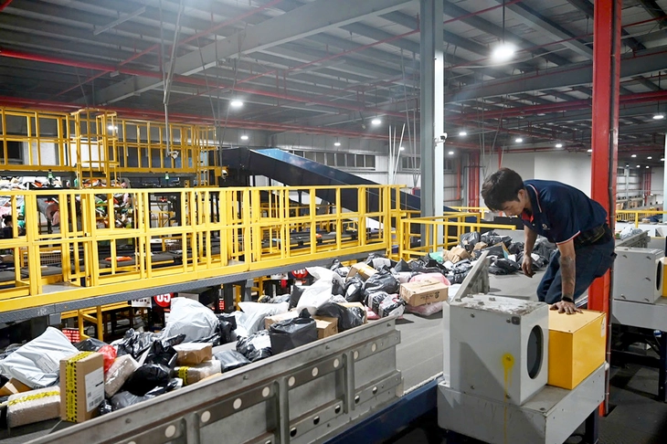 Thương hiệu Việt đuối sức trên sàn online - Ảnh 2. Thương hiệu Việt đuối sức trên sàn online - Ảnh 2.