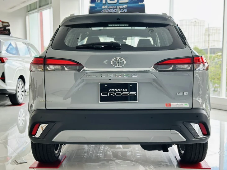 Toyota Corolla Cross giảm giá nhiều nhất 46 triệu đồng: Giá khởi điểm còn 779 triệu, càng làm khó nhóm 'đàn em' Seltos, Creta- Ảnh 5. Toyota Corolla Cross - Ảnh 3.