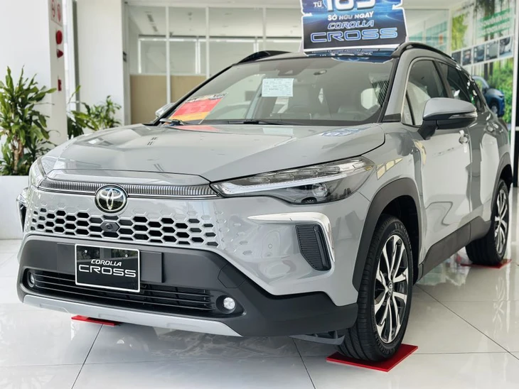 Toyota Corolla Cross giảm giá nhiều nhất 46 triệu đồng: Giá khởi điểm còn 779 triệu, càng làm khó nhóm 'đàn em' Seltos, Creta- Ảnh 6. Toyota Corolla Cross - Ảnh 4.