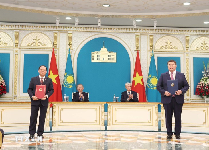 Tổng Bí thư Tô Lâm nhận Huân chương Hữu nghị Dostyk hạng nhất của Kazakhstan - Ảnh 5. Tổng Bí thư Tô Lâm nhận Huân chương Hữu nghị Dostyk hạng nhất của Kazakhstan - Ảnh 5.