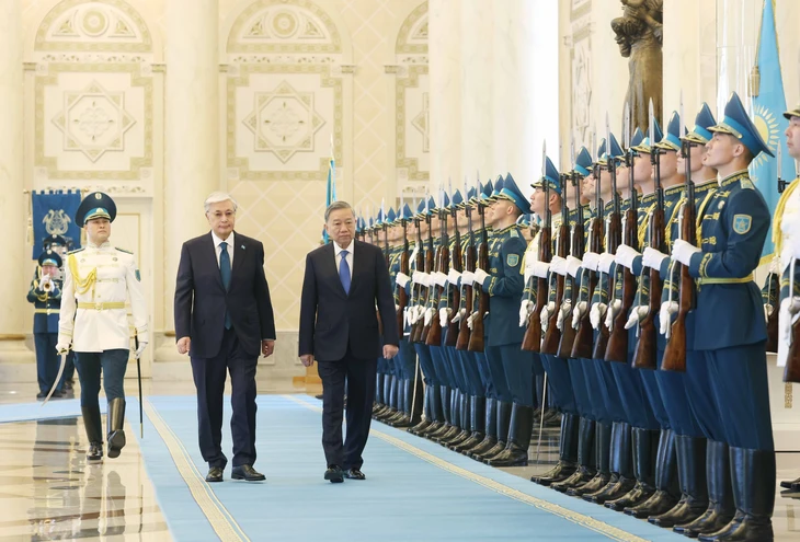 Lễ đón trọng thể Tổng Bí thư Tô Lâm và Phu nhân thăm cấp Nhà nước Kazakhstan - Ảnh 3.