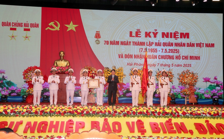 Chủ tịch nước Lương Cường: Xây dựng Quân chủng Hải quân hiện đại, là điểm tựa vững chắc trên biển - Ảnh 3.