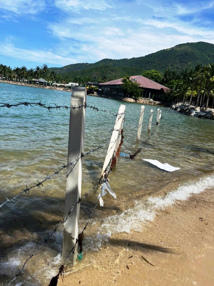 Vụ rào bãi biển Nha Trang: Hoàn Cầu Nha Trang đã tự tháo dỡ, cam kết xong trước 10-5 - Ảnh 1.