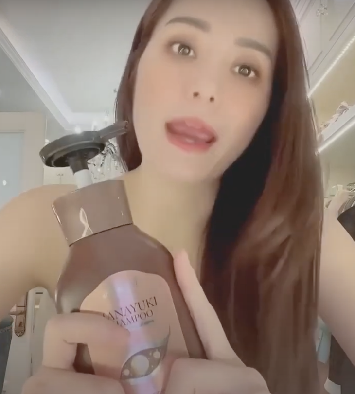 Thu hồi lô dầu gội Hanayuki Shampoo do công ty chồng Đoàn Di Băng đưa ra thị trường - Ảnh 2. Đoàn Di Băng - Ảnh 2.