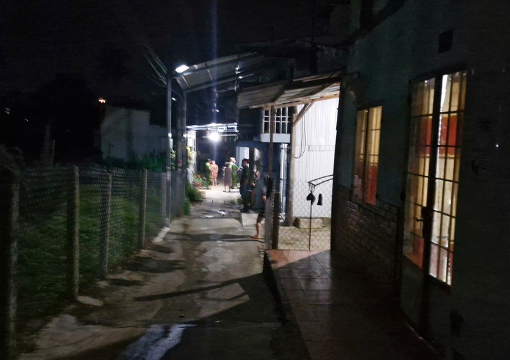 Truy bắt nhóm người đến phòng trọ chém đứt lìa tay người đàn ông Truy bắt nhóm người đến phòng trọ chém đứt lìa tay người đàn ông