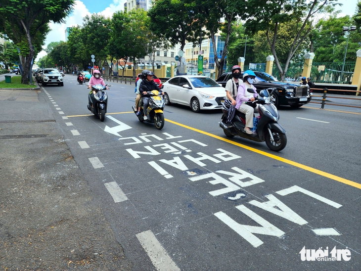 Có vạch mắt võng tại giao lộ Lê Duẩn - Tôn Đức Thắng, xe rẽ phải thuận lợi hơn - Ảnh 3.