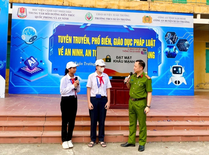 Thủ đoạn lôi kéo học sinh mở tài khoản ngân hàng - Ảnh 1.