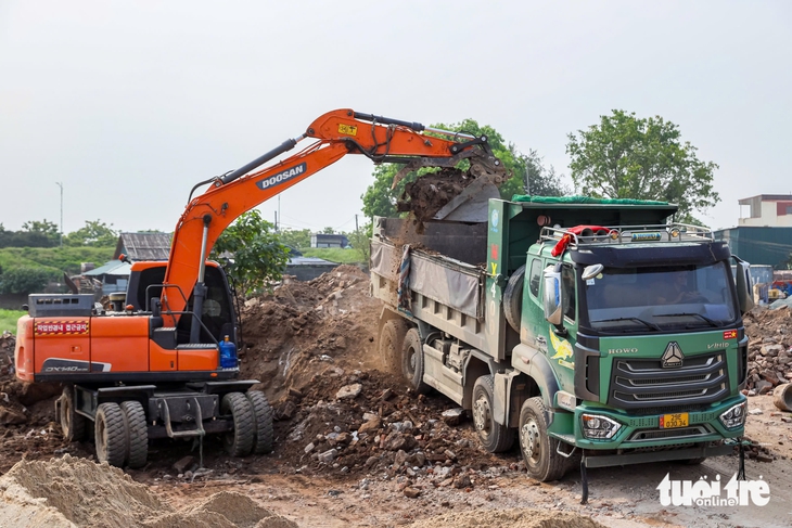 Chính quyền hạ quyết tâm ngăn chặn đổ bậy phế thải vào đất nông nghiệp - Ảnh 1.