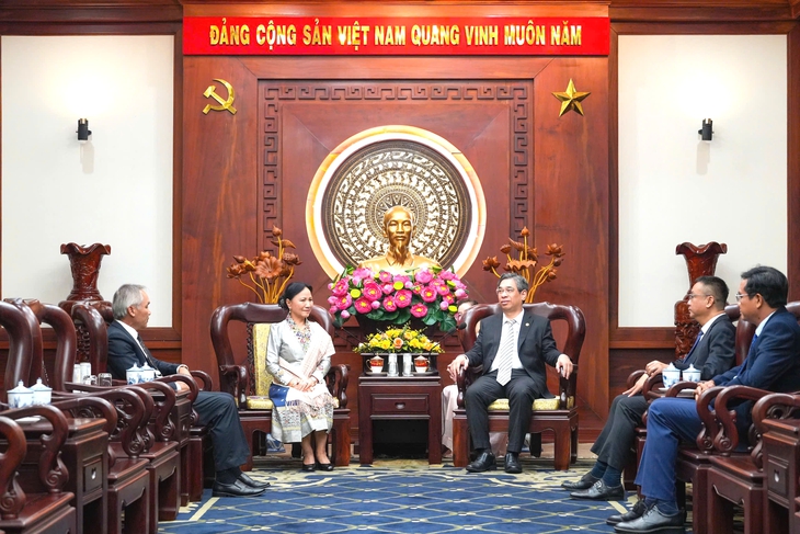 Phó bí thư Nguyễn Phước Lộc tiếp Phó chủ tịch Trung ương Mặt trận Lào xây dựng đất nước - Ảnh 1.