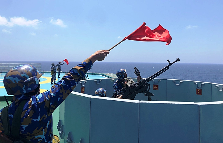 'Cột mốc chủ quyền sống' trên biển - Ảnh 3. hải quân - Ảnh 3.