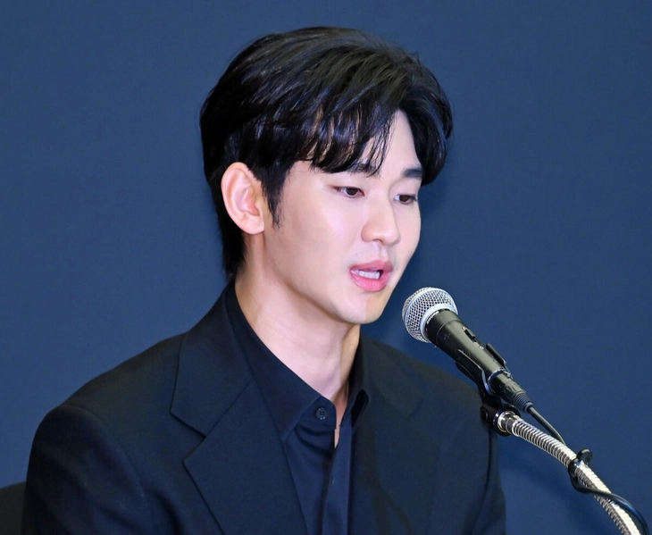 Phía Kim Soo Hyun đáp trả, sốc trước họp báo của gia đình Kim Sae Ron - Ảnh 4. Kim Soo Hyun - Ảnh 3.