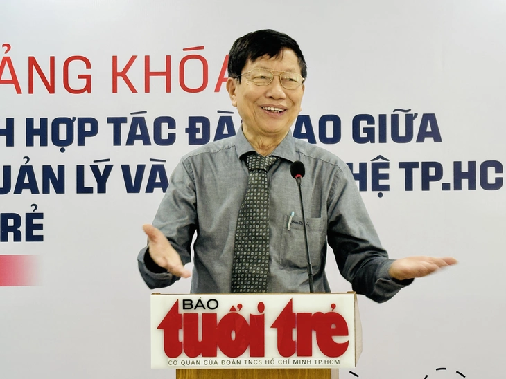 Sinh viên Trường đại học Quản lý và Công nghệ TP.HCM bắt đầu học tại báo Tuổi Trẻ - Ảnh 3.
