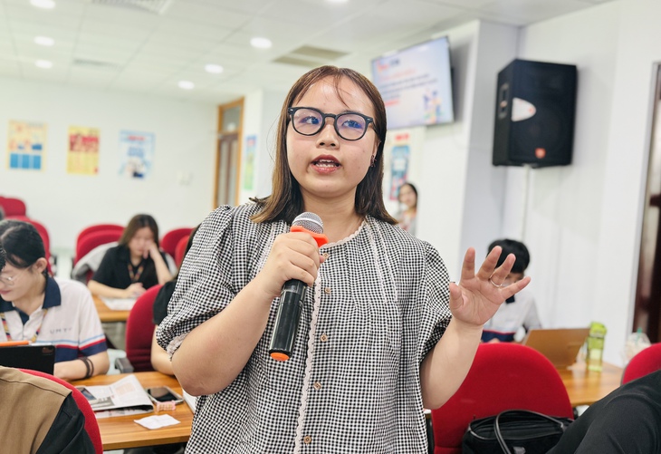Sinh viên Trường đại học Quản lý và Công nghệ TP.HCM bắt đầu học tại báo Tuổi Trẻ - Ảnh 6.